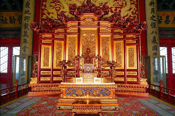 Người cuối cùng được cho là thường dân Waldersee vì muốn thử cảm giác ngồi lên ngai vàng nên cũng nhận kết cục bi thảm, đột ngột qua đời ngay sau khi "chễm chệ" ngồi lên ghế rồng.