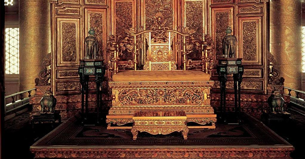 Trong số 3 người này thì có đến 2 người cũng từng lên ngôi vua, trị vì đất nước Trung Quốc, thế nhưng có lẽ do ghế rồng vô cùng linh thiêng biết được đây không phải là chân mệnh thiên tử đích thực nên đã khiến cả Lý Tự Thành và Viên Thế Khải đối mặt với cái chết đầy bí ẩn.