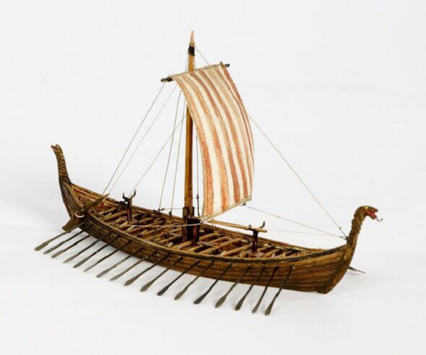 Các nhà chức trách vẫn đang xác định số phận của ngôi mộ thuyền. Nếu tuyến đường cao tốc vẫn đi qua, ngôi mộ sẽ được khai quật sớm.