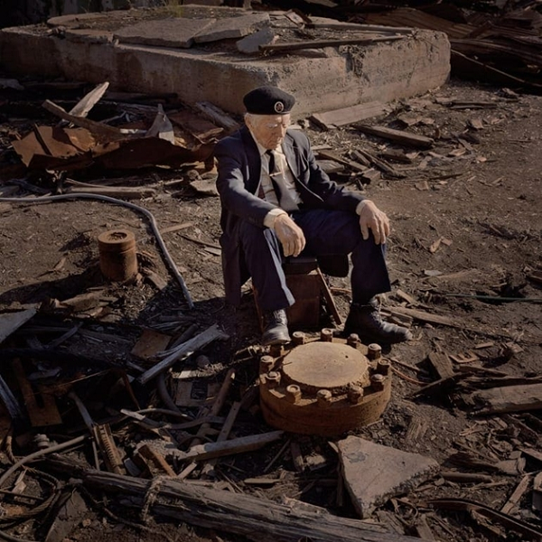 Một điều khó hiểu và đáng sợ hơn cả là loạt âm thanh kỳ quái đến mức gây kinh hoàng "phát ra" từ trong lòng đất. Theo lời một nhân vật giấu tên từng tham gia dự án, khi người ta đưa máy thu âm xuống các lỗ khoan nhằm thu lại "những âm thanh về sự dịch chuyển của Trái Đất" thì cái mà người ta nghe được lại là những tiếng gào thét ghê rợn.