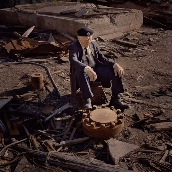 Một điều khó hiểu và đáng sợ hơn cả là loạt âm thanh kỳ quái đến mức gây kinh hoàng "phát ra" từ trong lòng đất. Theo lời một nhân vật giấu tên từng tham gia dự án, khi người ta đưa máy thu âm xuống các lỗ khoan nhằm thu lại "những âm thanh về sự dịch chuyển của Trái Đất" thì cái mà người ta nghe được lại là những tiếng gào thét ghê rợn.