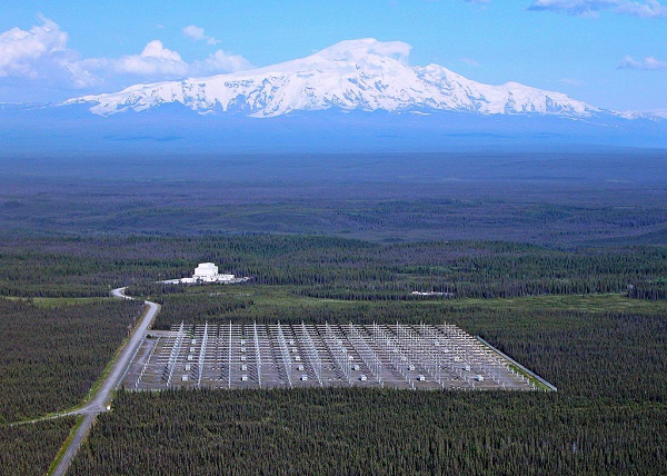 Mỹ gọi khu vực thung lũng HAARP là “công trình nghiên cứu khoa học” phục vụ mục đích quân sự. Có rất nhiều giả thuyết về nơi này. Dù thế nào, HAARP vẫn là vùng căn cứ quân sự mật của Mỹ và rõ ràng nó không phải là địa điểm mà người bình thường có thể đến tham quan.