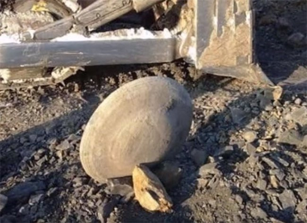 "Các phiến đá chúng tôi tìm thấy trước đó có đường kính chưa đến một mét và một phiến ở Kuzbass có đường kính khoảng 2 mét", người dẫn đầu đoán khám phá Chernobrov cho biết.