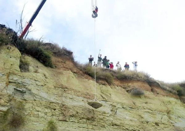 Vonfram là một trong những loại vật liệu có độ nóng chảy cao nhất và thường được dùng để chế tạo các đồ vật phóng lên vũ trụ do bởi chúng có thể chịu được nhiệt độ cực cao khi một vật đi vào khí quyển.
