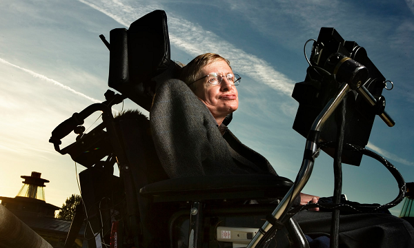Stephen Hawking luôn tin rằng có một sự sống thông minh khác giống như con người tồn tại bên ngoài Trái đất. Năm 2008, ông đã chia sẻ quan điểm này đúng vào dịp kỷ niệm 50 năm thành lập Cơ quan Hàng không và Vũ trụ Hoa Kỳ NASA.