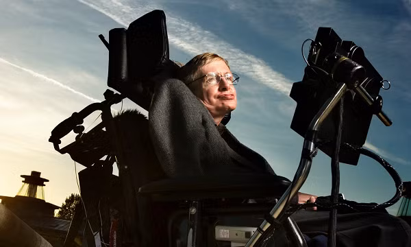 Stephen Hawking luôn tin rằng có một sự sống thông minh khác giống như con người tồn tại bên ngoài Trái đất. Năm 2008, ông đã chia sẻ quan điểm này đúng vào dịp kỷ niệm 50 năm thành lập Cơ quan Hàng không và Vũ trụ Hoa Kỳ NASA.