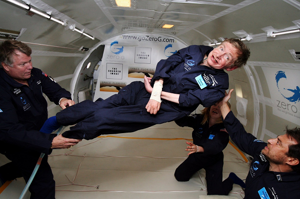 Ngày mất của Stephen Hawking là 14 tháng 03 năm 2018. Đó cũng là ngày sinh của Albert Einstein, nhà vật lý vĩ đại người Đức, cha đẻ của thuyết tương đối tổng quát.