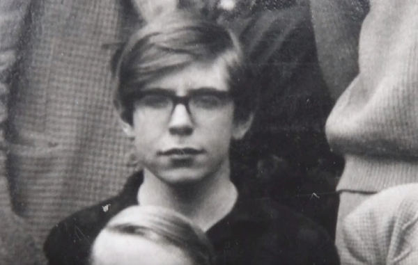 Chính phủ Anh đã công bố quyết định lưu giữ các công trình khoa học và vật dụng cá nhân của Stephen Hawking tại Đại học Thư viện ở Cambridge, nơi ông từng sinh sống để tôn vinh những đóng góp của "ông hoàng vật lý" dành cho nhân loại.