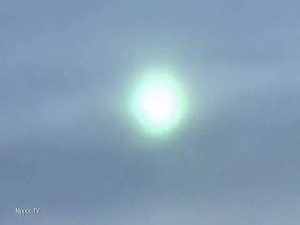 Mark Conde, nhà vật lý tại Đại học Alaska Fairbanks cho rằng đây đúng là hình ảnh của một đám mây khí phát sáng dưới ánh nắng mặt trời.