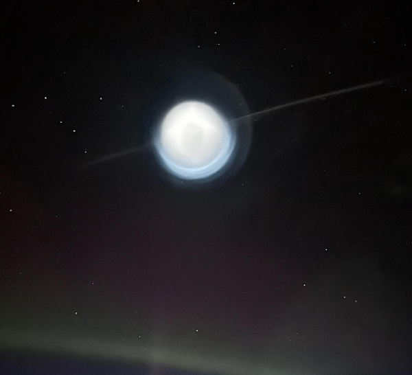 Máy ảnh đã chụp được tổng cộng 6 bức ảnh về quả cầu, điều này cho thấy rằng nó có thể đã xuất hiện trên bầu trời trong ít nhất 4 phút rưỡi.