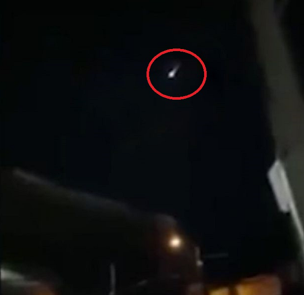 "Quả cầu dường như đang quay tròn bởi khi tên lửa rót nhiên liệu, chúng sẽ rơi vào một trạng thái hỗn loạn có kiểm soát để duy trì quỹ đạo bay của tên lửa", McDowell lý giải.