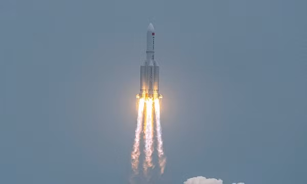 Tuy nhiên giới khoa học lập tức lên tiếng dập tắt nghi vấn này. Họ cho rằng đây có khả năng chỉ là một hiện tượng quang học, xuất hiện như một hệ quả sau khi tên lửa được phóng lên quỹ đạo.