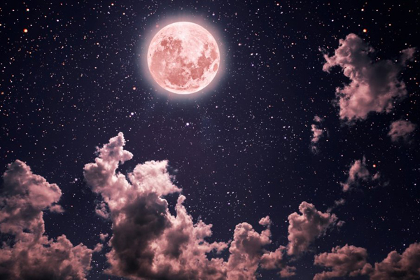 Đối với những người quan sát sự kiện Trăng hồng ở Bờ Đông nước Mỹ, trăng sẽ mọc vào khoảng 8h tối 19/4 và lặn vào 7h sáng hôm sau, theo Đài quan sát của Hải quân Mỹ.