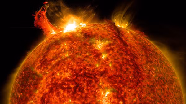 Tuy nhiên, nó lại gây thiệt hại không nhỏ cho công nghệ của con người và động vật, như ảnh hưởng đến hệ thống điện, hệ thống định vị của vệ tinh và động vật di cư.