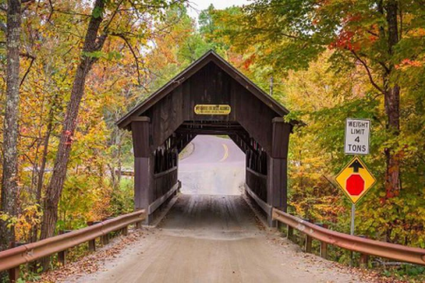 Không chắc những dãy số và chữ cái này có ý nghĩa gì, anh đã tìm kiếm trên internet để tìm hiểu thêm. Kết quả đây là một phương trình do nhà khoa học người Đức Armand Hückel tạo ra.