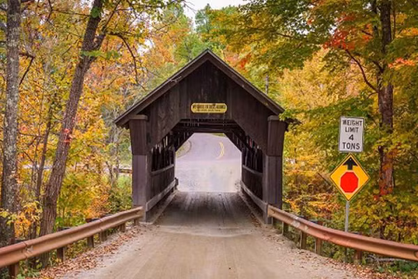 Không chắc những dãy số và chữ cái này có ý nghĩa gì, anh đã tìm kiếm trên internet để tìm hiểu thêm. Kết quả đây là một phương trình do nhà khoa học người Đức Armand Hückel tạo ra.