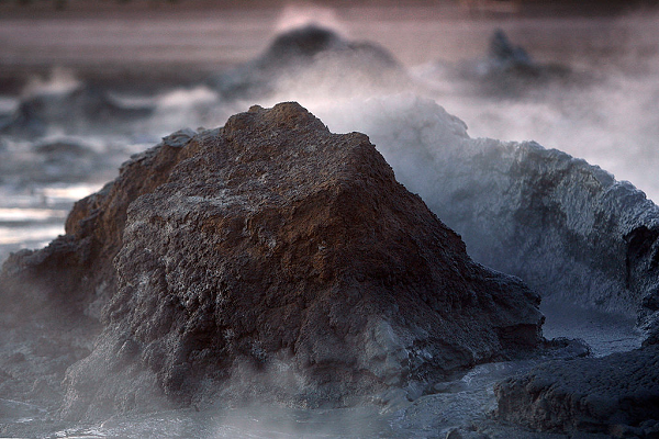 Theo các nhà khoa học, 85.000 trận động đất lớn nhỏ từ tháng 8-2020 đến nay khiến Trái đất rung chuyển đã được ghi nhận mà không rõ nguyên nhân.