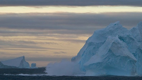 Trong khu vực này, mảng kiến tạo Phoenix đang lặn xuống bên dưới mảng lục địa Nam Cực, tạo ra một mạng lưới các đới đứt gãy, từ đó dẫn đến các hoạt động địa chất phức tạp.