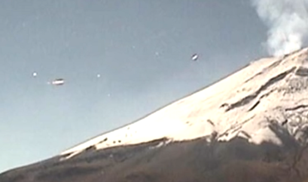 Scott cho biết anh đã quan sát ngọn núi lửa này trong hơn mười năm, và nhận thấy rằng thật tuyệt khi biết những người chung đam mê UFO cũng đang theo dõi ngọn núi lửa này.