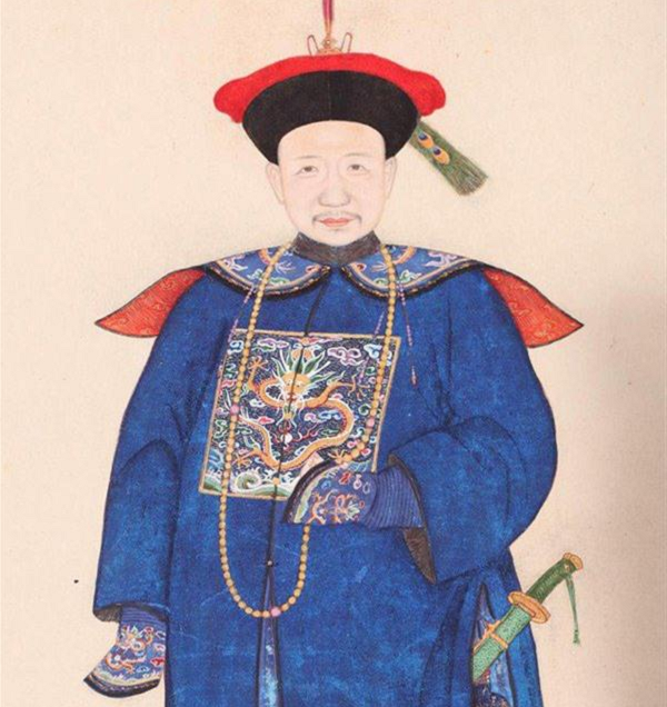 Tương truyền trong một lần thiết triều, hoàng đế Càn Long đột nhiên viết một chữ "Thiện" trước mặt tất cả bá quan văn võ. Khi ấy, mọi người đều cười vì nghĩ rằng chữ "Thiện" ở đây là thiện ý, ý tốt. Thế nhưng, duy chỉ có Hòa Thân lập tức thay đổi sắc mặt, trở nên sợ hãi và hoảng loạn.