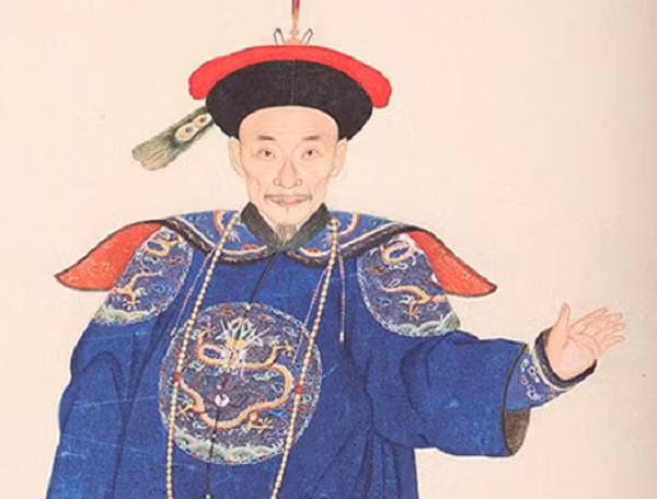 Sau này, dân gian còn tương truyền lại câu nói: "Cái Càn Long có Hòa Thân có, cái Càn Long không có chưa chắc Hòa Thân không có", để ám chỉ sự giàu có và mức độ ảnh hưởng khủng khiếp của Hòa Thân.