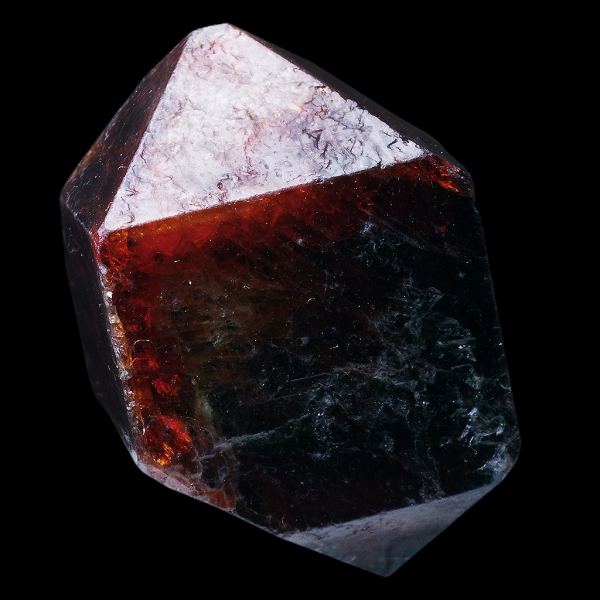 Theo nhóm nghiên cứu dẫn đầu bởi nhà địa chất Nadja Drabon từ Đại học Harvard (Mỹ), zircon là những tinh thể khoáng chất cực hiếm, được hình thành trong điều kiện hút chìm - khi mép của một mảng kiến tạo trượt xuống bên dưới mép của mảng bên cạnh.