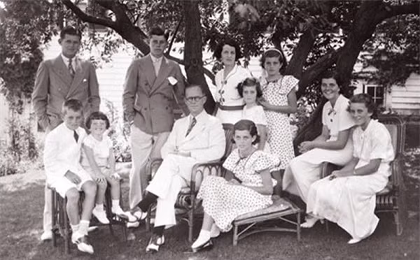 Bất chấp một loạt bi kịch xảy ra, những thành viên còn lại của nhà Kennedy vẫn một mực phủ nhận sự tồn tại của lời nguyền trong gia tộc. Nhiều người cho rằng Old Kennedy chỉ vì muốn con trai mình trở thành tổng thống Hoa Kỳ mà đã hủy hoại cuộc đời của một cô con gái.