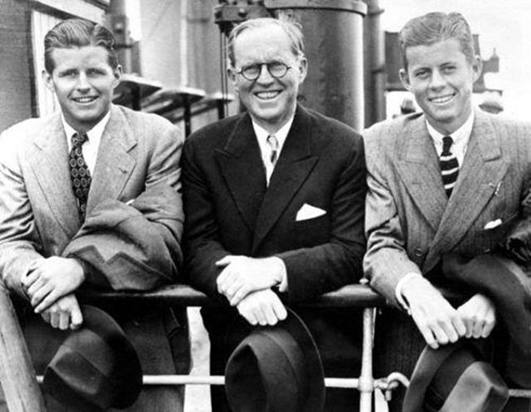 Năm 1941, con gái cả của Old Kennedy, Rosemary, bị liệt nửa người trong cuộc phẫu thuật thất bại cắt bỏ chất trắng ở thùy trước. Năm 1944, con trai cả Joseph Kennedy đã chết trong tai nạn máy bay, trong một cuộc chiến trong Thế chiến II.