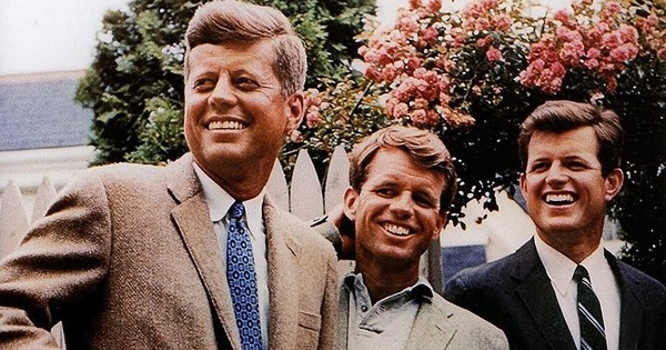 Năm 2004, William Kennedy hãm hiếp nữ trợ lý Odra Giulias trong căn hộ và bị buộc tội ra tòa. Vào ngày 26/6/2009, con trai út của Kennedy, thượng nghị sĩ dân chủ Edward Kennedy, đã chết vì ung thư.