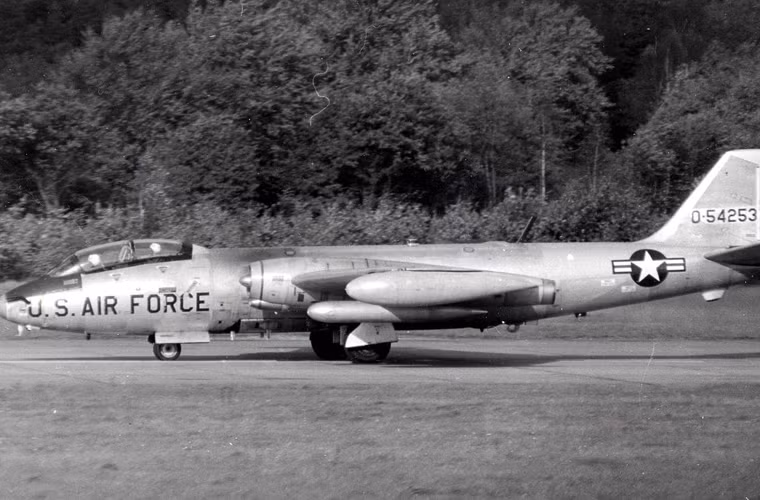 Sứ mệnh của máy bay ném bom B-57 chính thức kết thúc vào tháng 5/1972 khi các chiếc B-57G được rút khỏi căn cứ tại Thái Lan. 