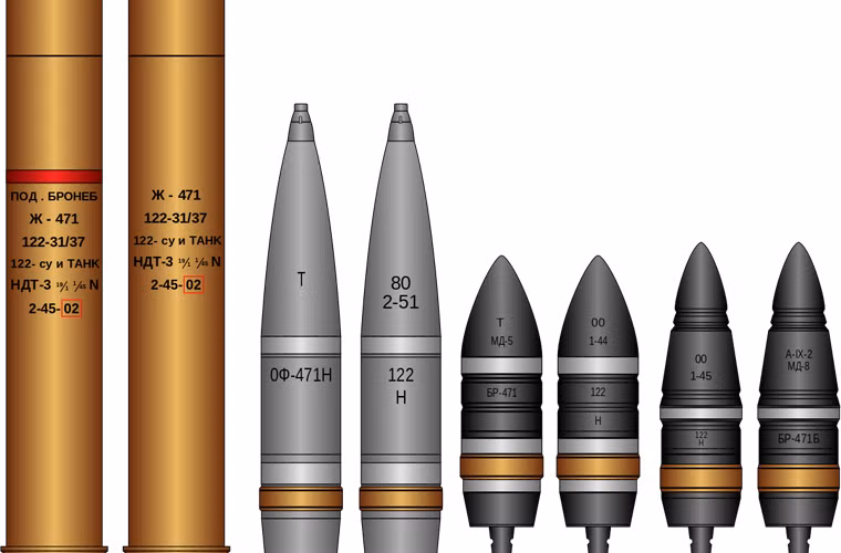 Theo một số đánh giá, đạn xuyên giáp 122mm của D25-T có khả năng xuyên thủng giáp trước tháp pháo xe tăng Tiger II ở cự ly đến 1.000m. Thậm chí, chỉ cần dùng đạn nổ phá nặng 25kg thì IS-2 cũng khiến cho thân xe tăng Đức nứt vỡ, tổ lái có thể thiệt mạng ngay lập tức vì chấn động của vụ nổ lớn.