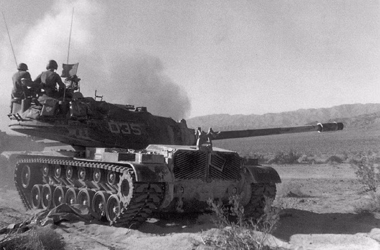 Trang thống kê vũ khí từng được Mỹ sử dụng trong Chiến tranh Việt Nam của mạng wiki ghi nhận, Thủy quân Lục chiến Mỹ có thể đã triển khai thử nghiệm một số lượng rất nhỏ xe tăng hạng nặng M103 trong Chiến tranh Việt Nam, tuy nhiên không bao giờ tham gia chiến đấu.