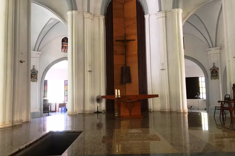 Đức Tổng giám mục Phaolô Bùi Văn Đọc sẽ được an táng bên trong cung thánh nhà nguyện, bên cạnh mộ của Cố Tổng giám mục Phaolô Nguyễn Văn Bình.