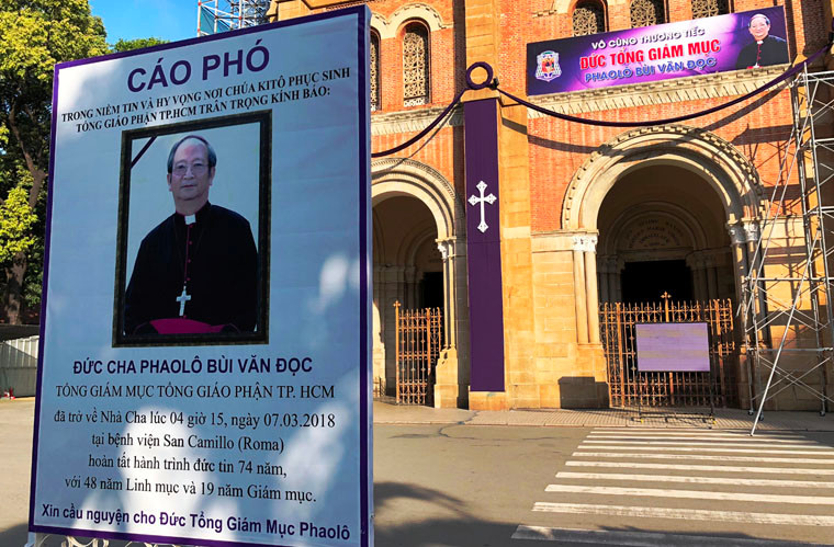 Đến cuối chiều nay 15/3, công tác chuẩn bị đón linh cữu của Đức Tổng giám mục Tổng giáo phận TP HCM Phaolô Bùi Văn Đọc đã cơ bản hoàn tất. Linh cữu của Đức Phaolô Bùi Văn Đọc sẽ được đưa về đến sân bay Tân Sơn Nhất vào tối nay 15/3 và sau đó được chuyển về Tòa Tổng giám mục Sài Gòn - TP HCM trên đường Nguyễn Đình Chiểu, quận 3.