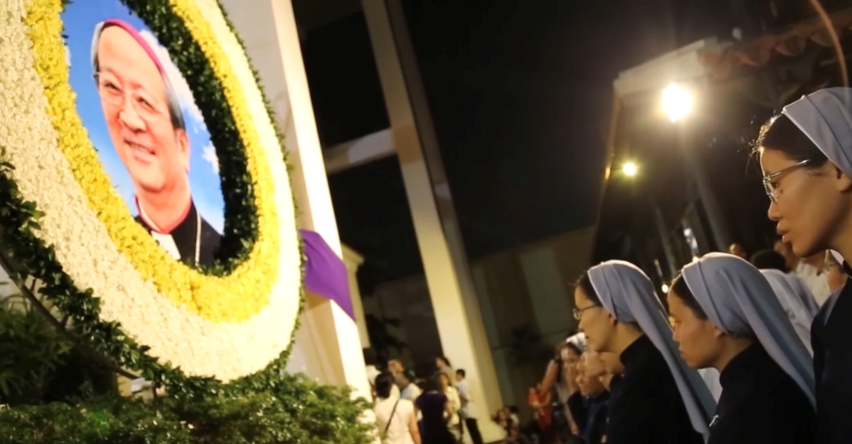 Lễ cầu nguyện cho cố Tổng giám mục Phaolô Bùi Văn Đọc sẽ được cử hành từ 20h30 đêm 15/3. Suốt đêm nay, các tu sĩ, giáo dân cùng nhau thức cầu nguyện.