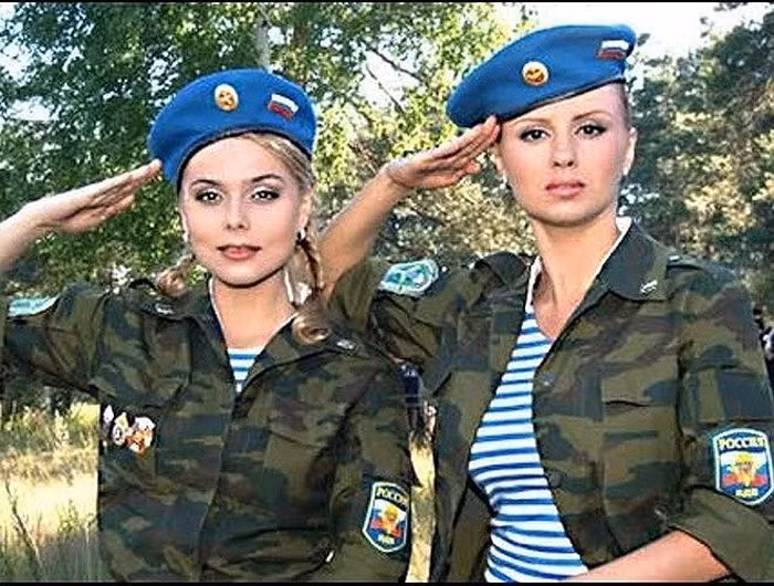 Vừa thể hiện được sự rắn rỏi, trong khi vẫn mang những nét uyển chuyển quyến rũ của phái đẹp.