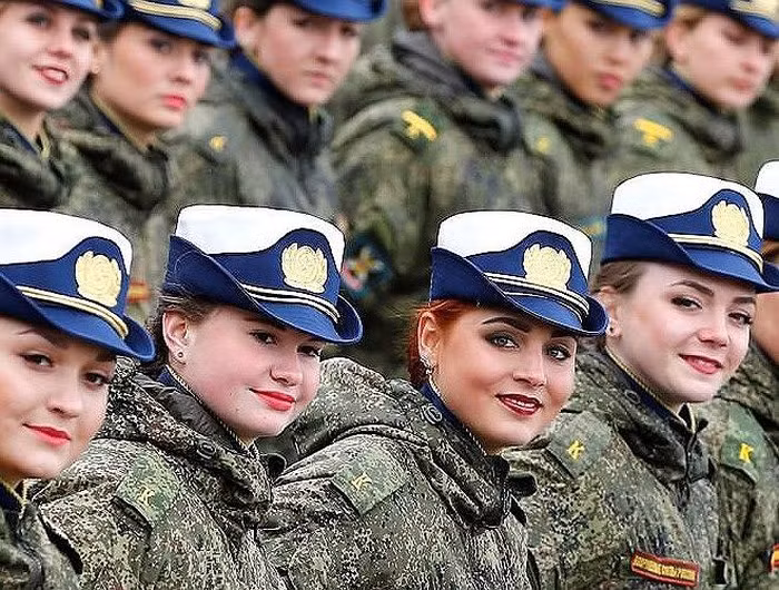 Các nữ quân nhân trong trang phục của các đơn vị đặc nhiệm Nga.