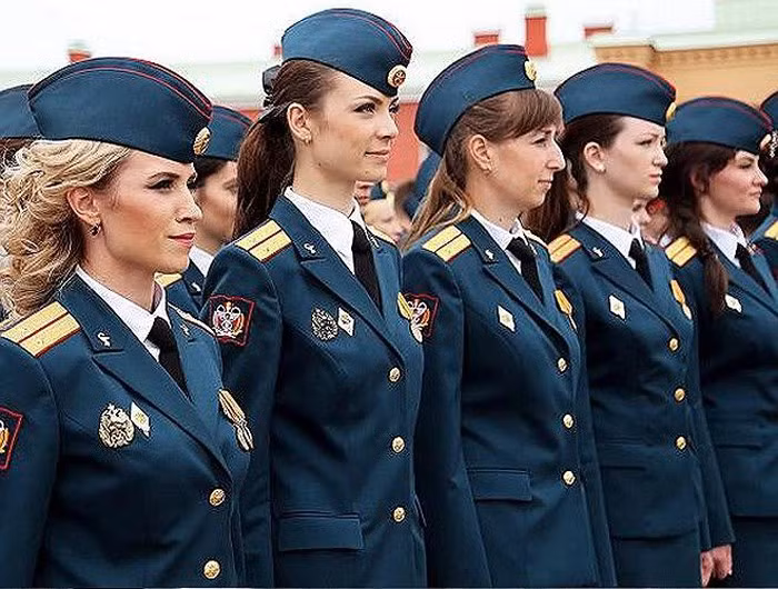 Hình ảnh đẹp mê hồn của các nữ binh sĩ trong đội quân nghi lễ của xứ Bạch Dương khiến bao người say đắm.