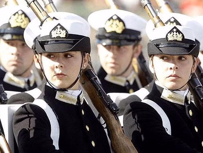 Nét thanh tú hiện lên trên gương mặt các nữ quân nhân Nga.