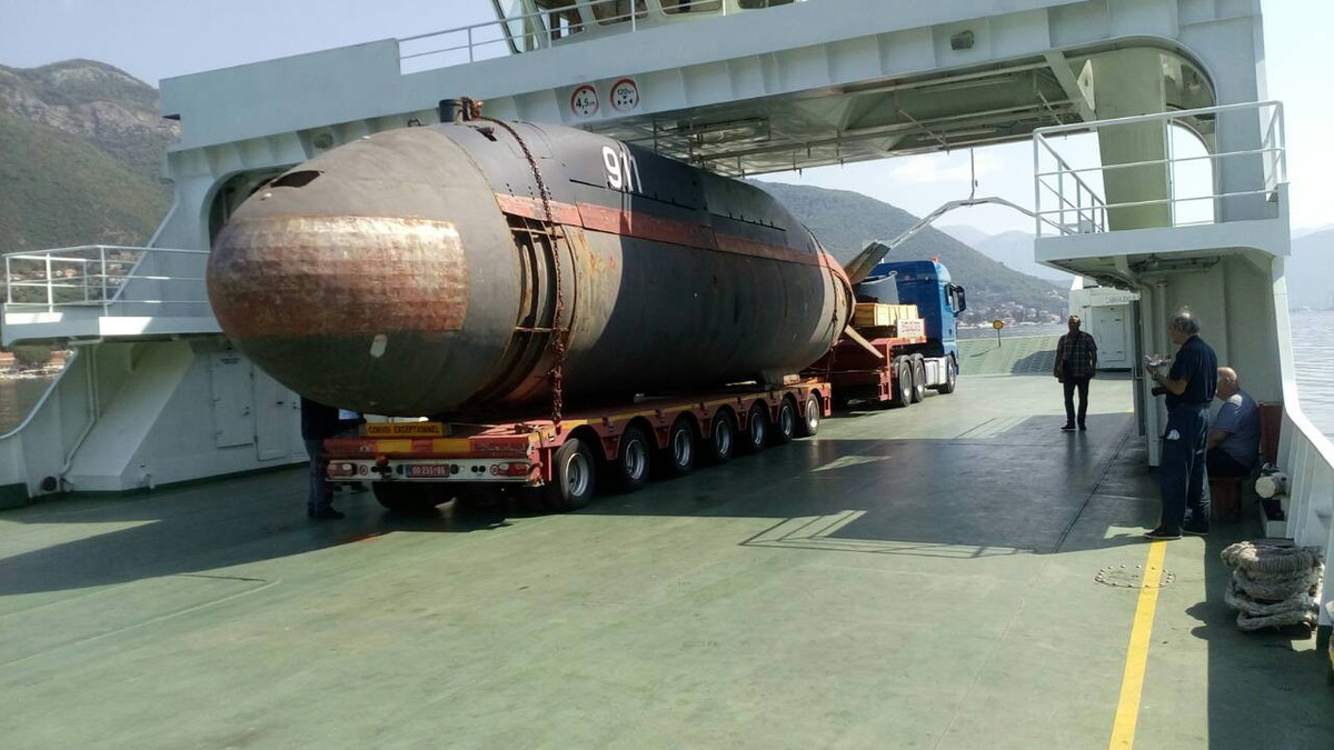 Tầm hoạt động lớn nhất của tàu đạt 500 km khi chạy với tốc độ 3 hải lý/h, thời gian hoạt động liên tục từ 96 - 160 giờ tùy theo số lượng thủy thủ đoàn.