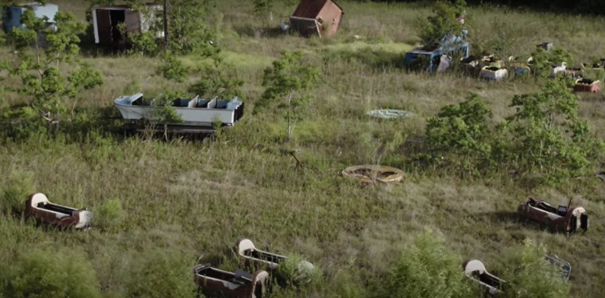 Vẻ u ám và bí ẩn này của công viên Six Flags đã trở thành cảm hứng cho Jake Williams - người sản xuất chương trình đình đám Abandoned trên kênh Bright Sun Films, sáng tạo nên một series phim tài liệu “Đóng cửa vì bão”.