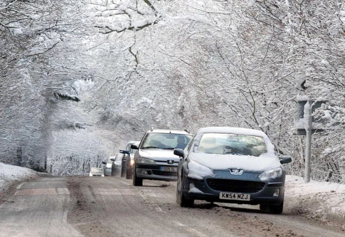 Duong pho Anh dong bang nguy hiem chet nguoi vi thieu tai xe-Hinh-2