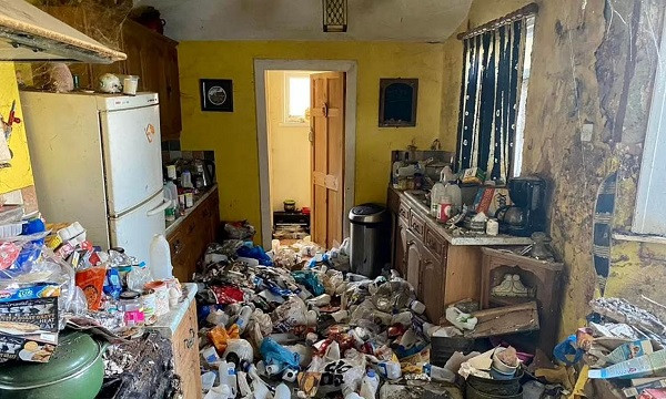 Anh: Soc voi can ho 3 phong ngu phu rac ngap tan dau goi-Hinh-3