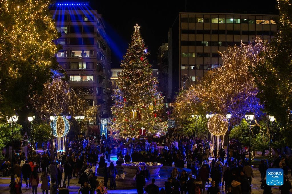 Giáng sinh lung linh, đầy màu sắc tại Quảng trường Syntagma Square ở Athens, Hy Lạp. Ảnh: Xinhuamews