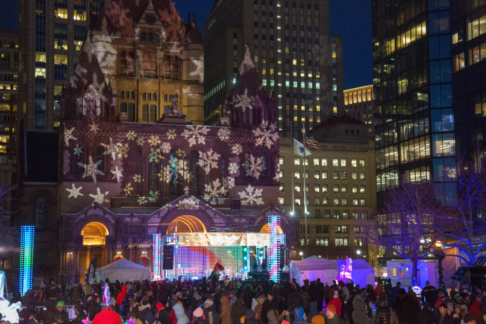 Giữa lúc biến chủng Omicron lây lan nhanh, chính quyền London (Anh) đã hủy sự kiện đón Giao thừa 2022 dự kiến có hàng ngàn người tham gia. Ảnh: newsbreak