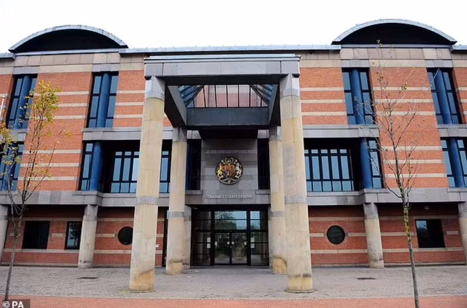 Nu giao vien xam hai be gai bi chong moi cuoi to cao-Hinh-3