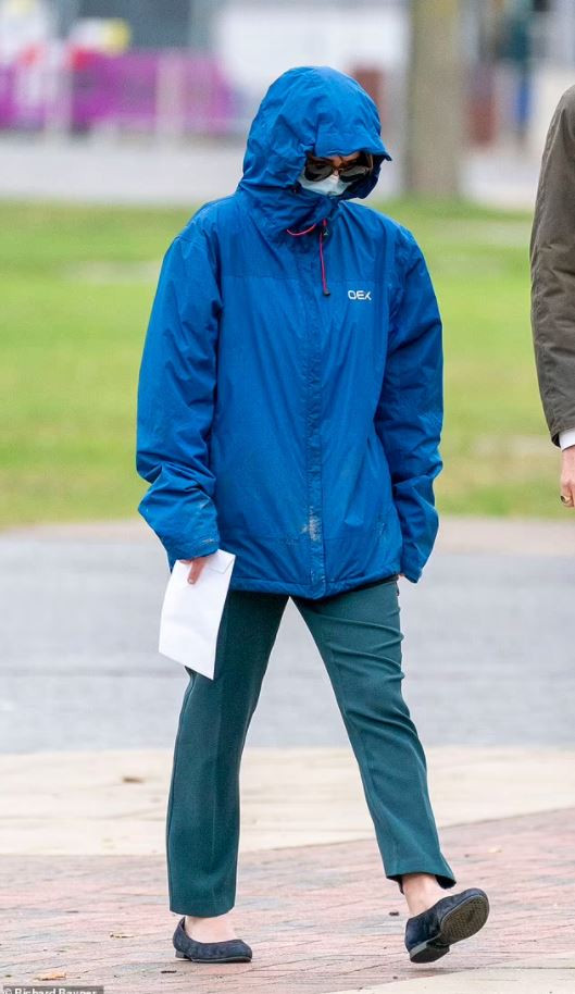 Nu giao vien xam hai be gai bi chong moi cuoi to cao-Hinh-2