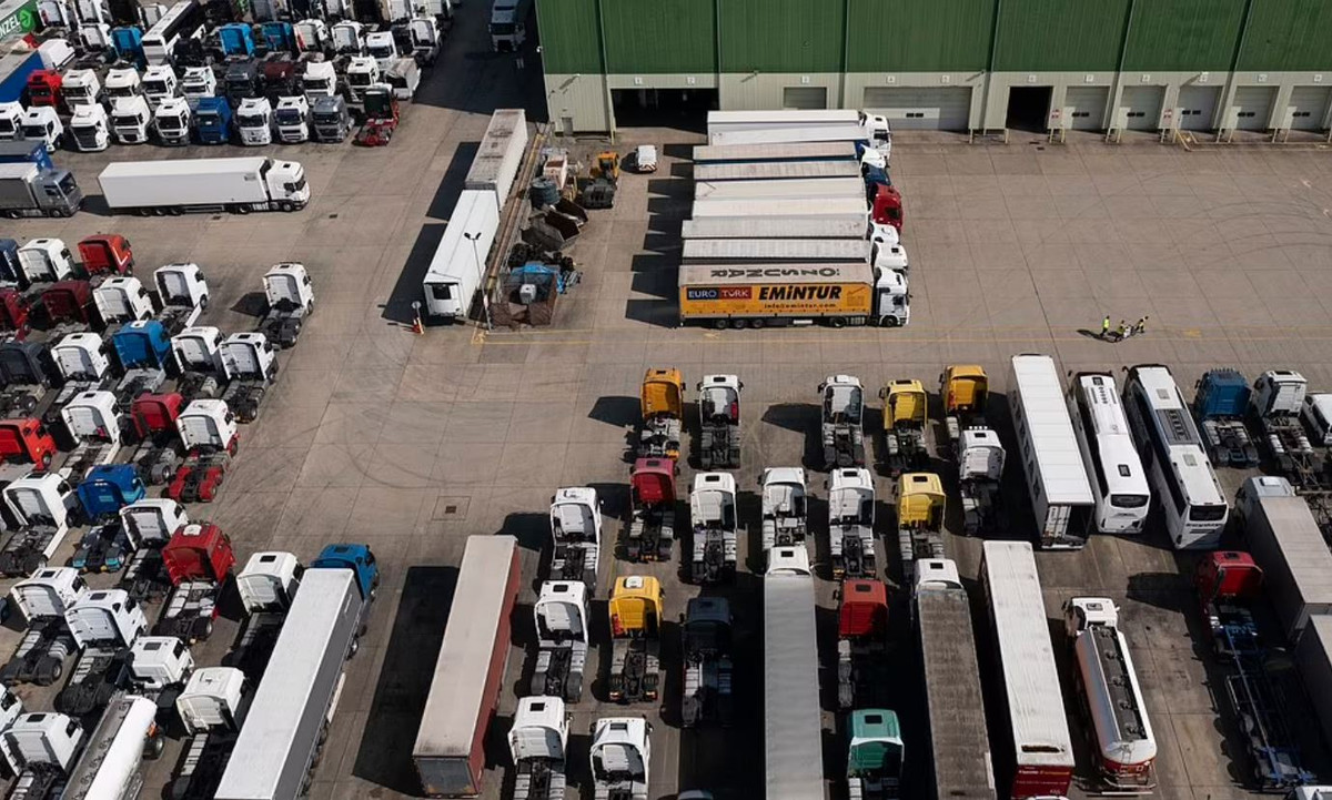 Gay chuoi van tai, nong dan Anh do sua vut di-Hinh-2