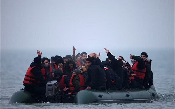 Chim tau vuot bien qua eo bien Manche, Anh - Phap “da bong” trach nhiem