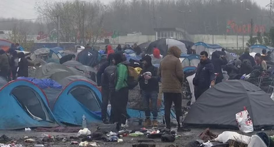 Sieu loi nhuan tu thu doan buon nguoi tu Phap sang Anh-Hinh-4